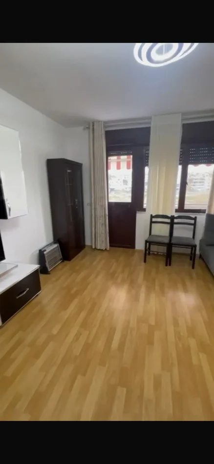 Durres, shes apartament ne plazh 4+1 Kati 3, 132 m² 170.000 € (Rruga Pavarësia)