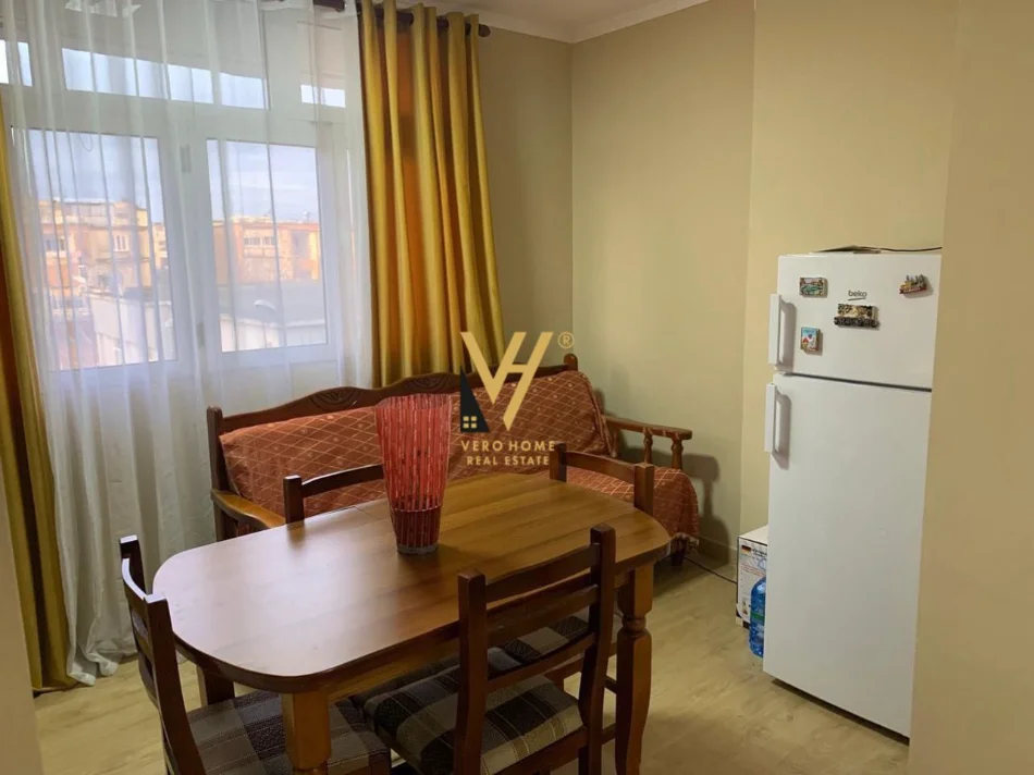 Tirane, jepet me qera apartament 1+1+Ballkon Kati 3, 70 m² 470 € (PEDIATRIA)