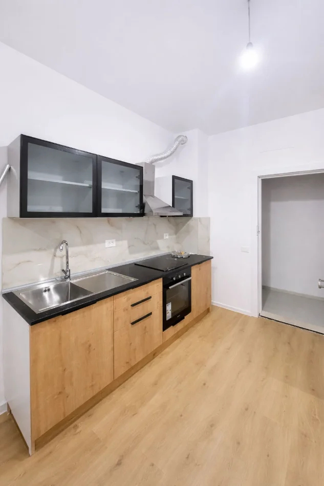Tirane, jepet me qera apartament 1+1+Ballkon Kati 3, 62 m² 400 € (Ali Demi)