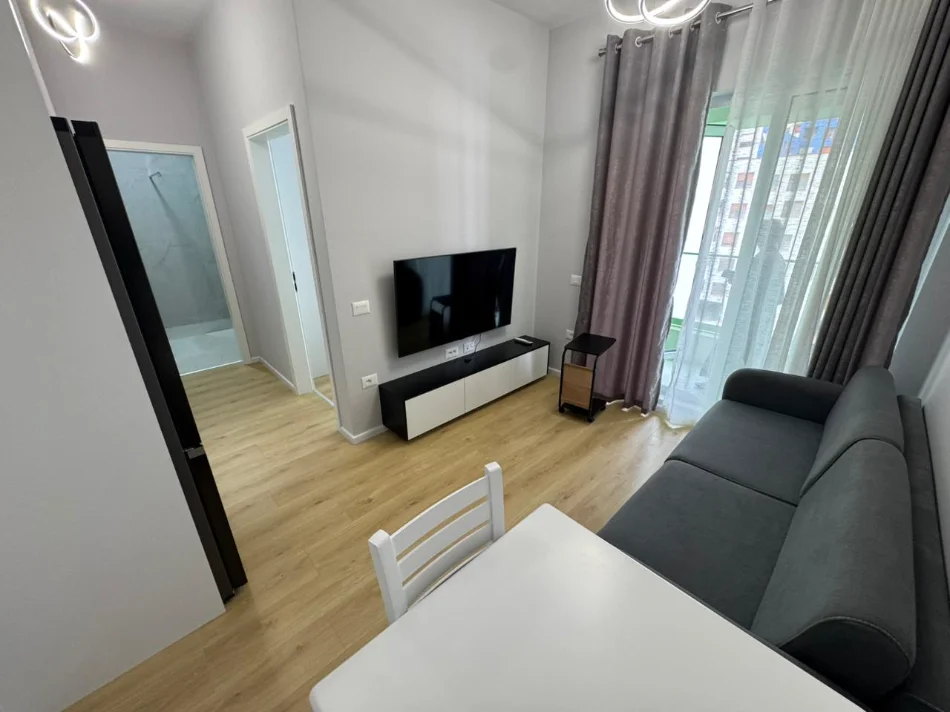 Tirane, jepet me qera apartament 1+1 Kati 5, (Ali Demi)