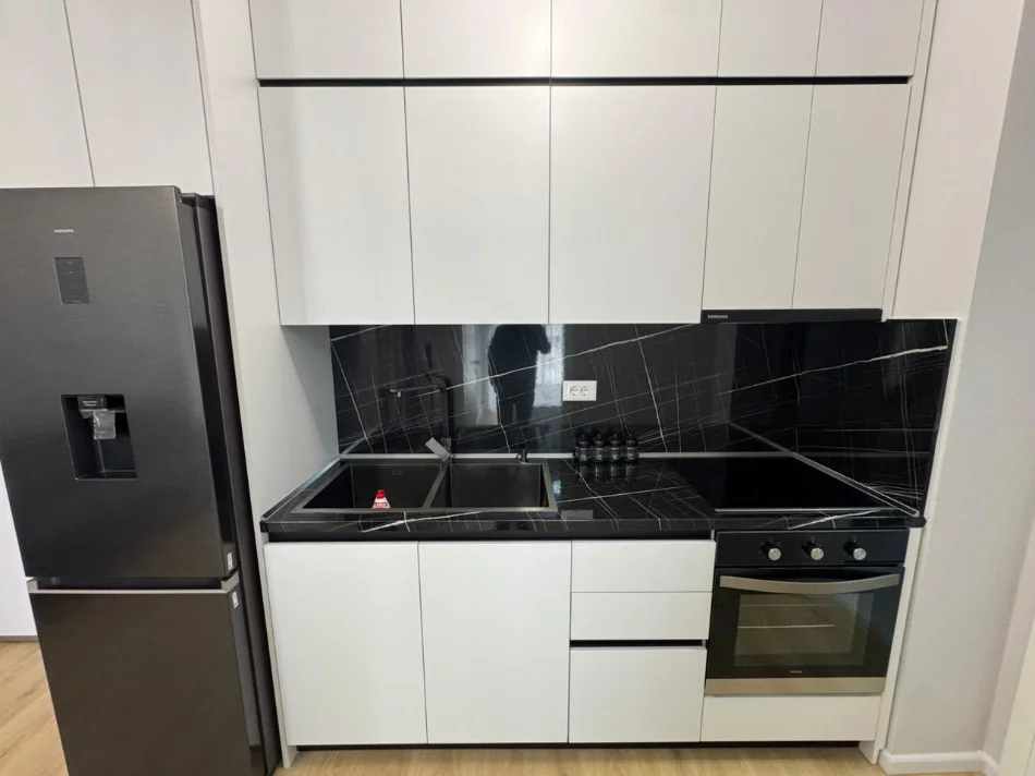 Tirane, jepet me qera apartament 1+1 Kati 5, (Ali Demi)