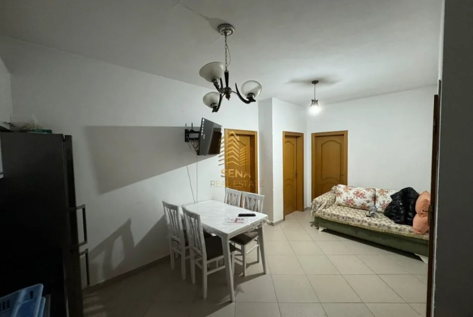 Tirane, jepet me qera apartament 2+1+Ballkon Kati 3, 110 m² 400 € (Stacioni i Trenit)