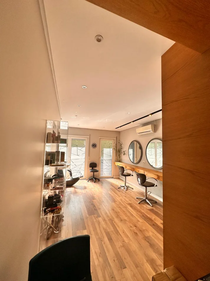 Tirane, jepet me qera ambjent biznesi Kati 1, 100 m² 1.500 € (Don Bosco)