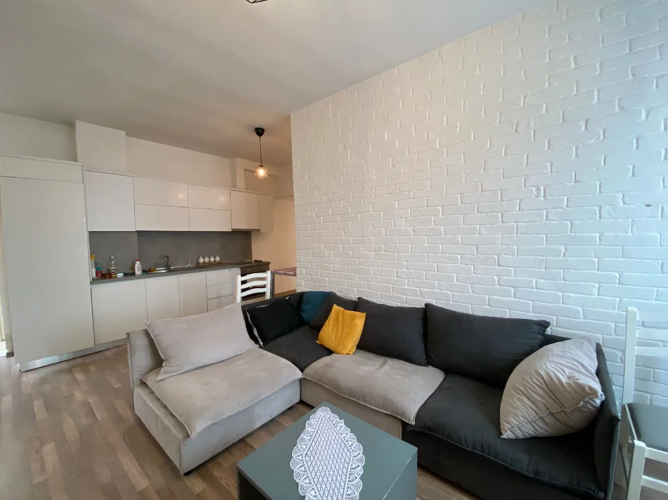 Tirane, jepet me qera apartament 2+1 Kati 5, 400 € (Fresku)