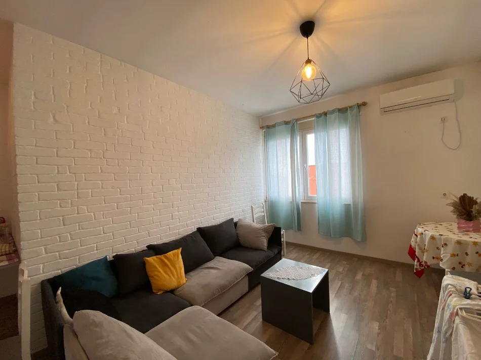 Tirane, jepet me qera apartament 2+1 Kati 5, 400 € (Fresku)