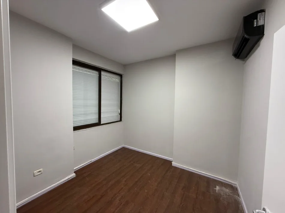 Tirane, jepet me qera ambjent biznesi Kati 1, 157 m² (Ali Demi)