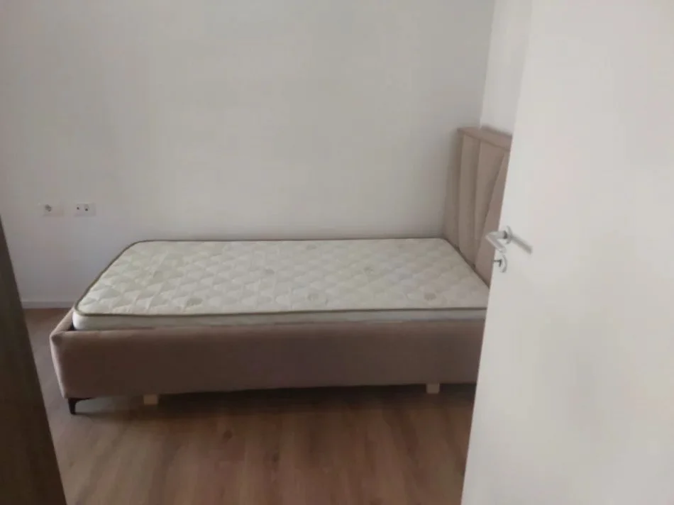 Tirane, jepet me qera apartament 2+1 Kati 4, 70 m² 500 € (KOMPLEKSI KADIU)
