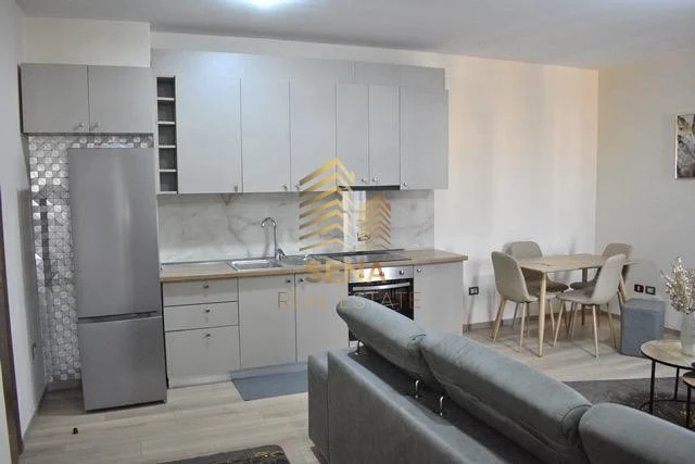 Tirane, jepet me qera apartament 1+1+Ballkon Kati 4, 68 m² 600 € (Rruga e Kavajes)
