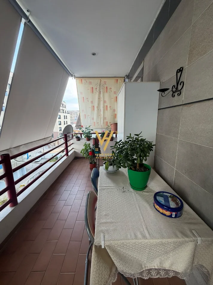 Tirane, jepet me qera apartament 2+1+Ballkon Kati 4, 100 m² 720 € (RRUGA E KAVAJES)