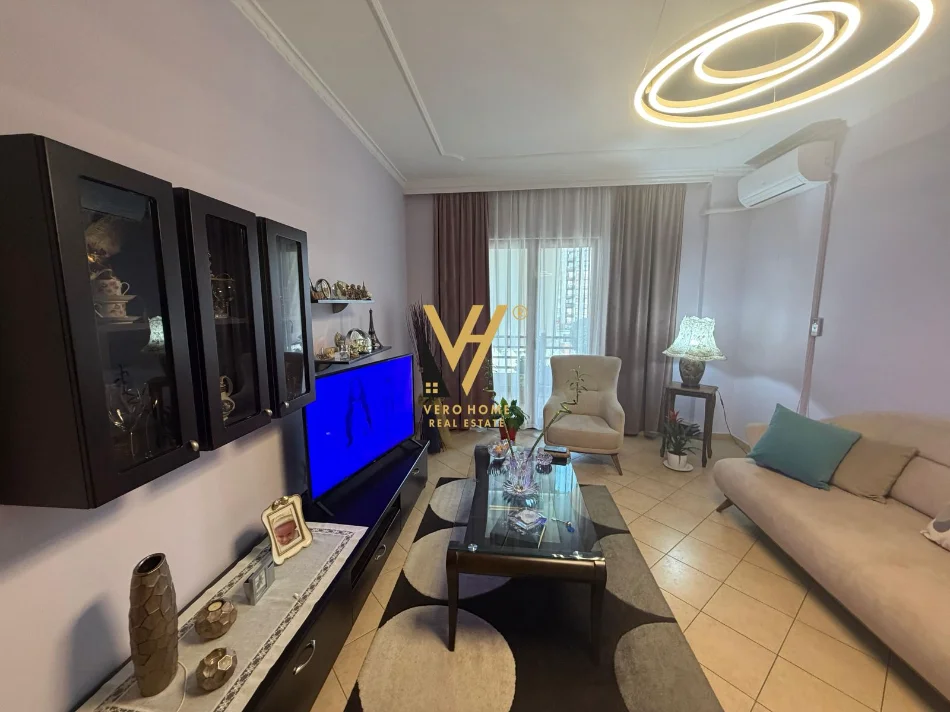 Tirane, jepet me qera apartament 2+1+Ballkon Kati 4, 100 m² 720 € (RRUGA E KAVAJES)