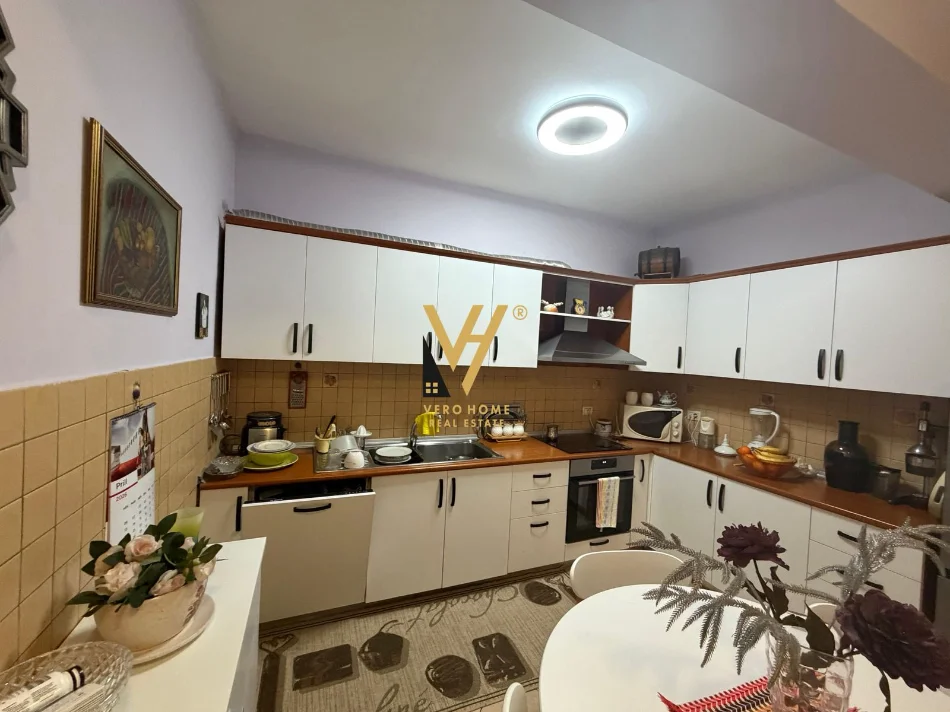 Tirane, jepet me qera apartament 2+1+Ballkon Kati 4, 100 m² 720 € (RRUGA E KAVAJES)