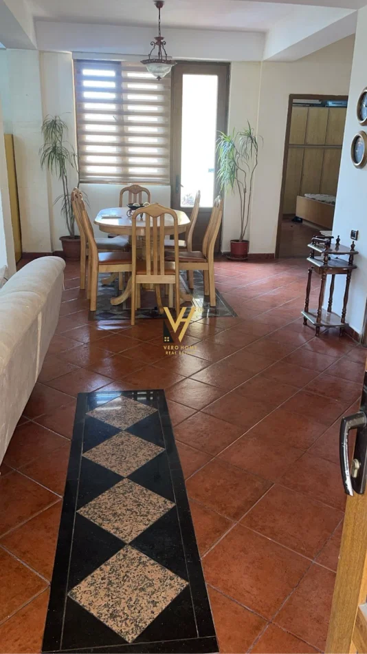 Tirane, jepet me qera apartament 2+1+Ballkon Kati 3, 150 m² 520 € (ALI DEMI)