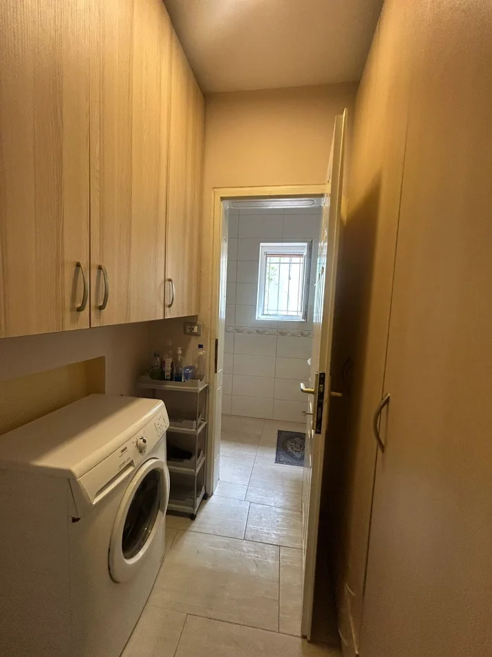 Tirane, jap me qera apartament 2+1+Aneks+Ballkon , 90 m² 650 € 