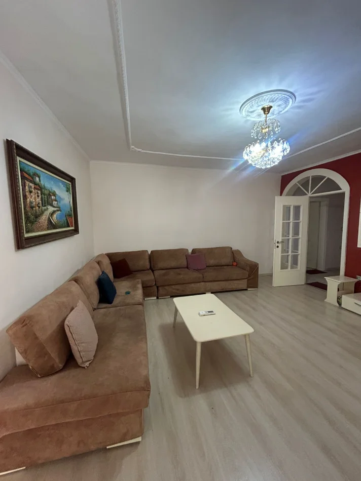 Tirane, jap me qera apartament 2+1+Aneks+Ballkon , 90 m² 650 € 