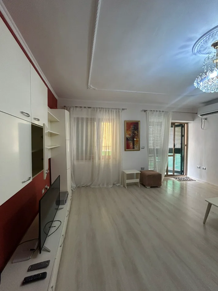 Tirane, jap me qera apartament 2+1+Aneks+Ballkon , 90 m² 650 € 