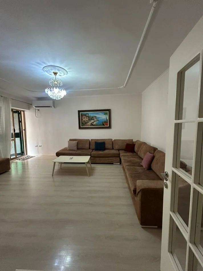 Tirane, jap me qera apartament 2+1+Aneks+Ballkon , 90 m² 650 € 
