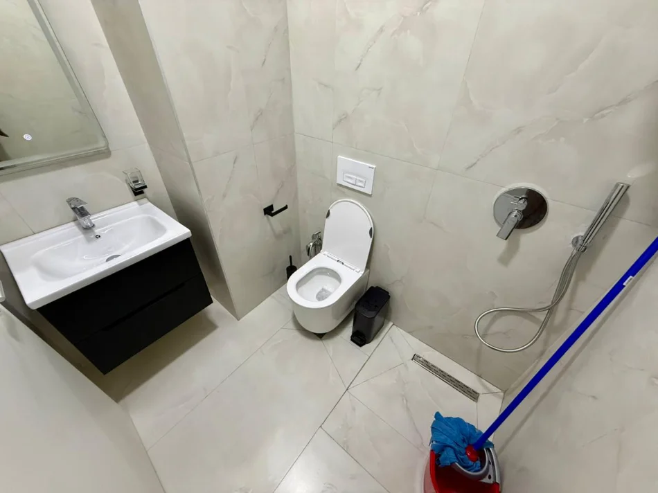 Tirane, jepet me qera apartament 1+1 , (Ali Demi)