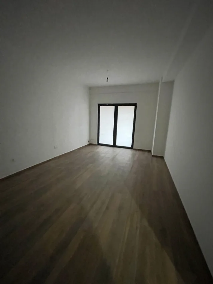 Tirane, jepet me qera zyre Kati 1, 118 m² 650 € 