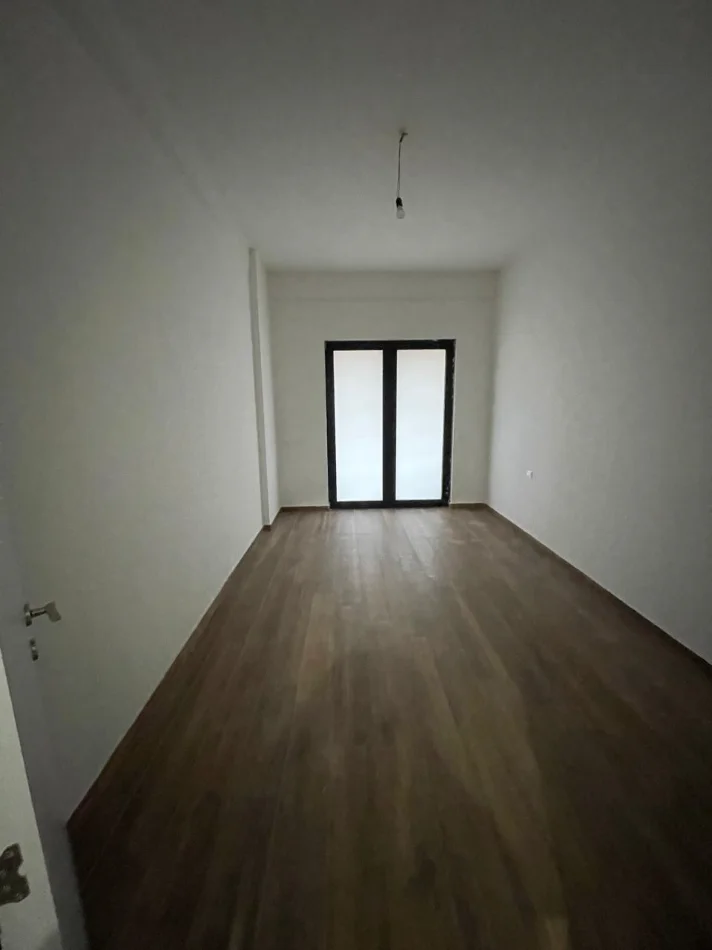 Tirane, jepet me qera zyre Kati 1, 118 m² 650 € 
