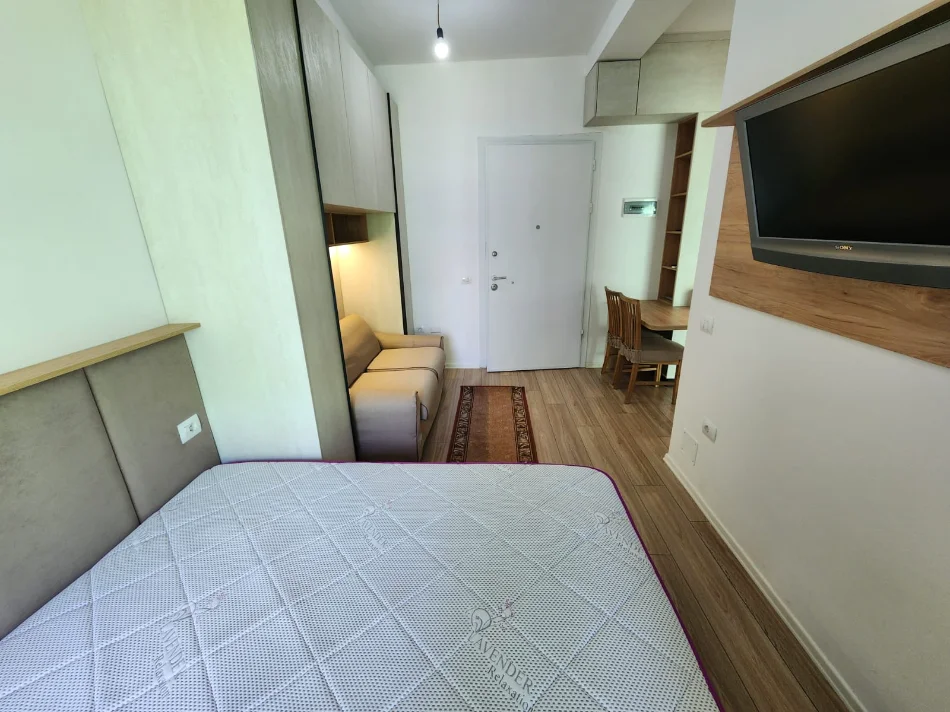 Jepet me Qira: Super Garzonjere (📍 Kompleksi Magalem në Ali Demi )✨️ 36,000 Leke/Muaj (përfshirë Administrimin & Internetin)✨️