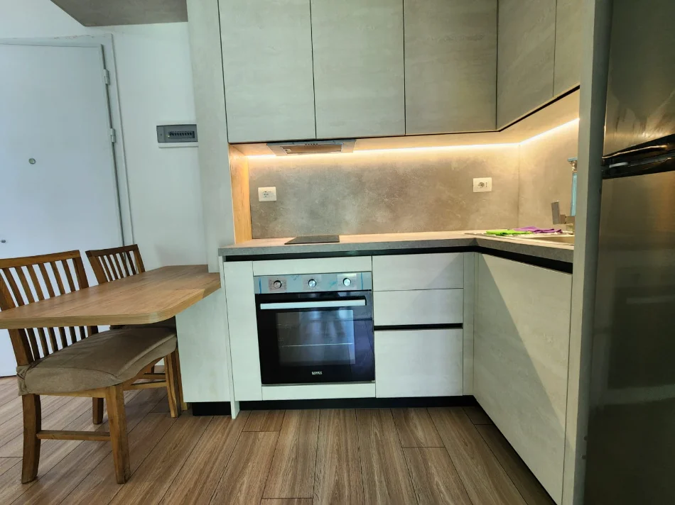 Jepet me Qira: Super Garzonjere (📍 Kompleksi Magalem në Ali Demi )✨️ 36,000 Leke/Muaj (përfshirë Administrimin & Internetin)✨️