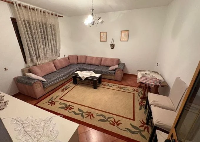 Tirane, jepet me qera apartament 1+1 Kati 2, 73 m² 270 € (kamez)