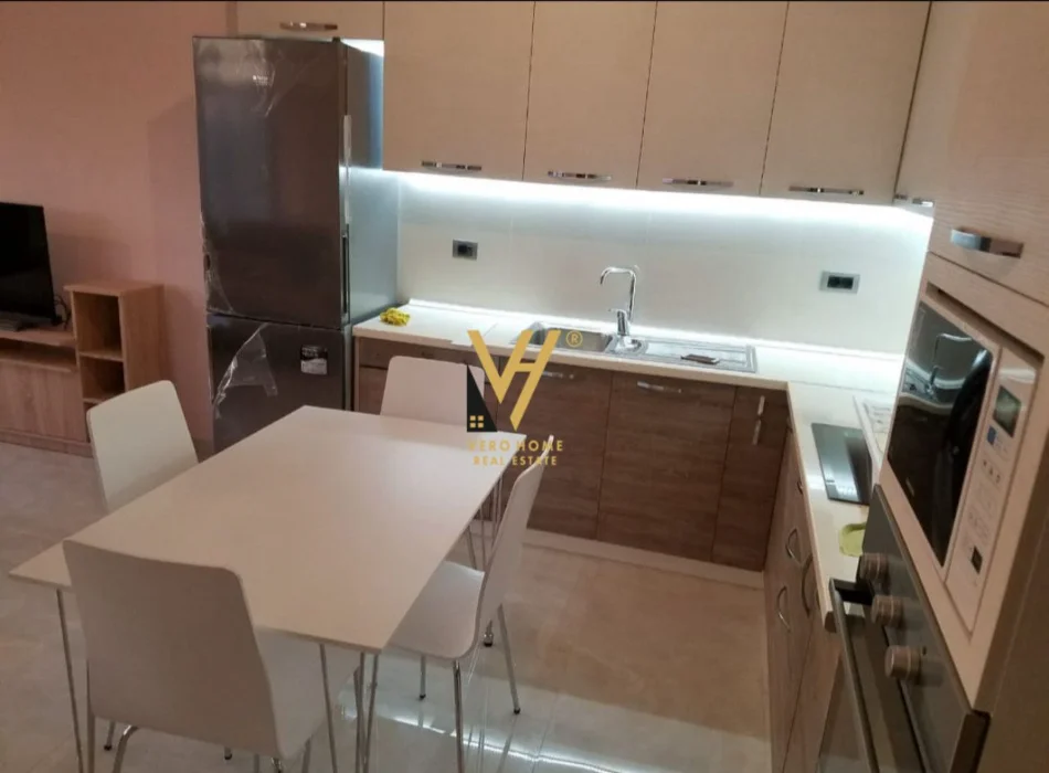 Tirane, jepet me qera apartament 1+1+Ballkon Kati 9, 75 m² 620 € (ALI DEMI)