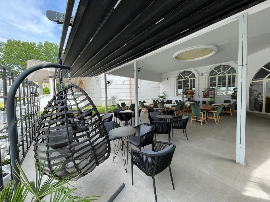 Tirane, jepet me qera bar-kafe Kati 0, 300 m² 2.500 € (Yrshek)