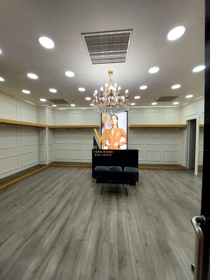 Tirane, jepet me qera ambjent biznesi Kati 2, 64 m² 1.200 € (GALERIA ETC)