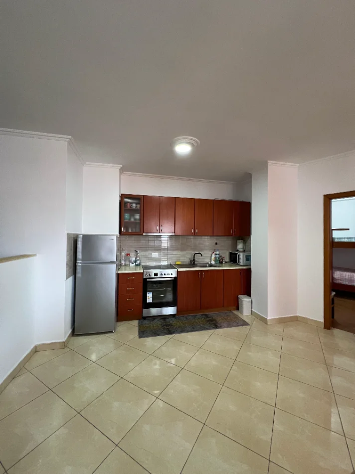 Tirane, jepet me qera apartament 2+1+Ballkon Kati 9, 112 m² (Rruga e Barrikadave)