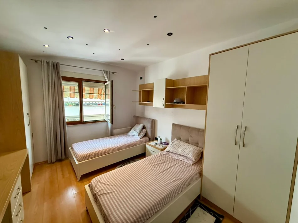 Tirane, shitet apartament 2+1 Kati 3, (KODRA E DIELLIT)