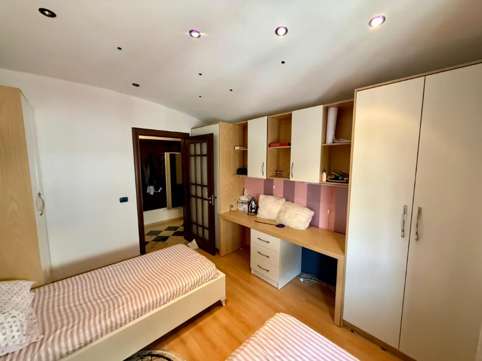 Tirane, shitet apartament 2+1 Kati 3, (KODRA E DIELLIT)