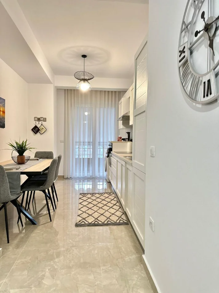 Tirane, jepet me qera apartament 1+1+Ballkon , (Qender, Tregu Cam) 75.000Leke/Muaj