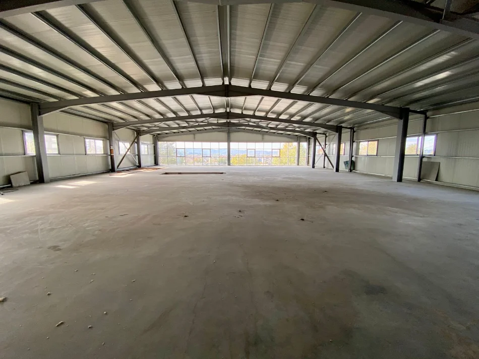 Tirane, jepet me qera magazine Kati 0, 550 m² (Kamëz)