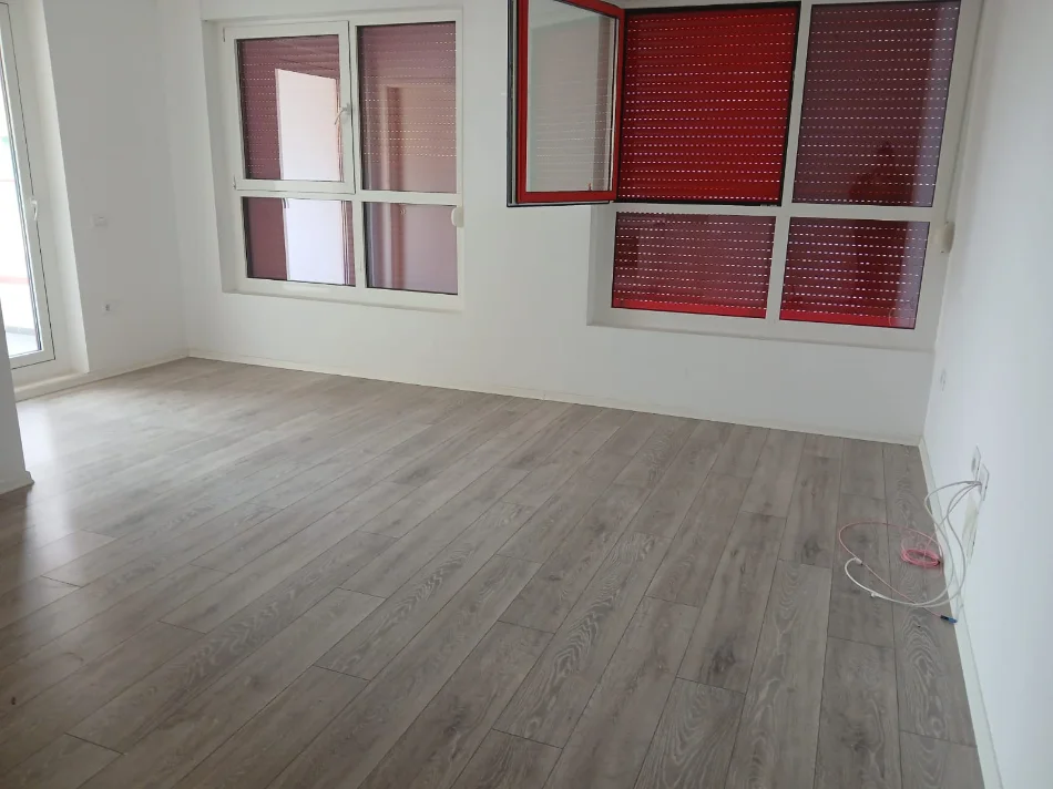 Tirane, jepet me qera apartament 2+1+Aneks+Ballkon Kati 5, 90 m² 290 € (Kmpleksi Mangalem 21)