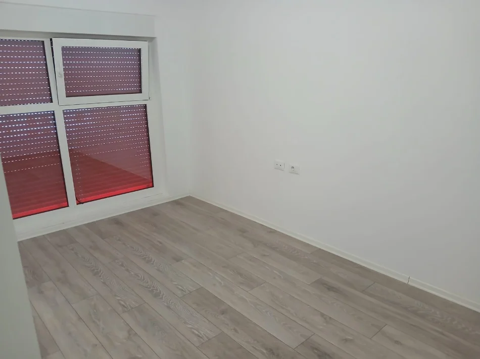 Tirane, jepet me qera apartament 2+1+Aneks+Ballkon Kati 5, 90 m² 290 € (Kmpleksi Mangalem 21)