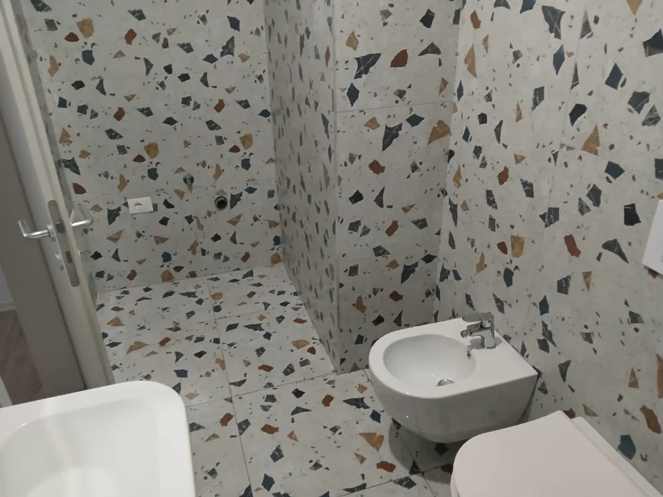 Tirane, jepet me qera apartament 2+1+Aneks+Ballkon Kati 5, 90 m² 290 € (Kmpleksi Mangalem 21)