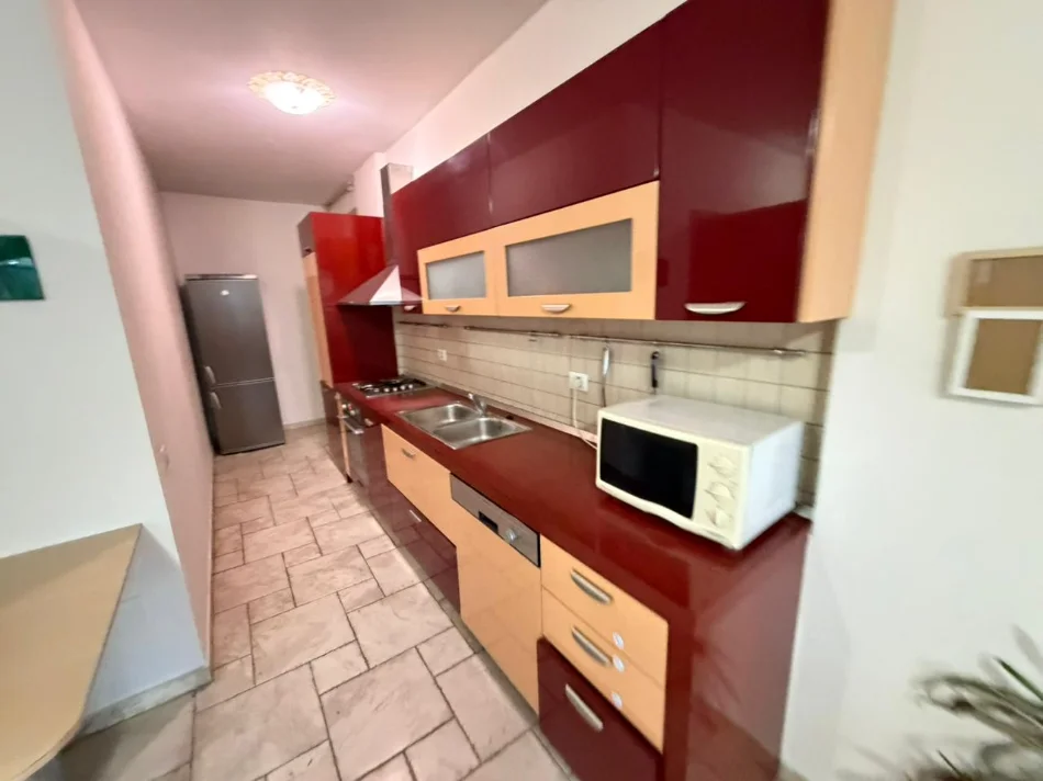 Shqiperi, shitet apartament 1+1 Kati 6, (RRUGA YMER KURTI)