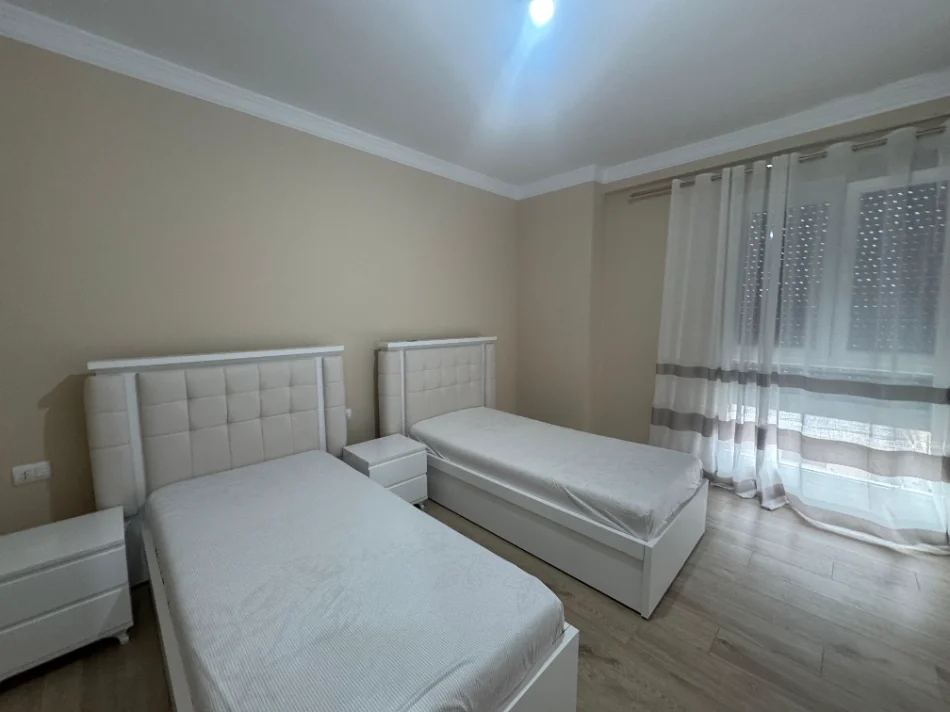 Tirane, jepet me qera apartament 2+1 Kati 4, (PASKUQAN)