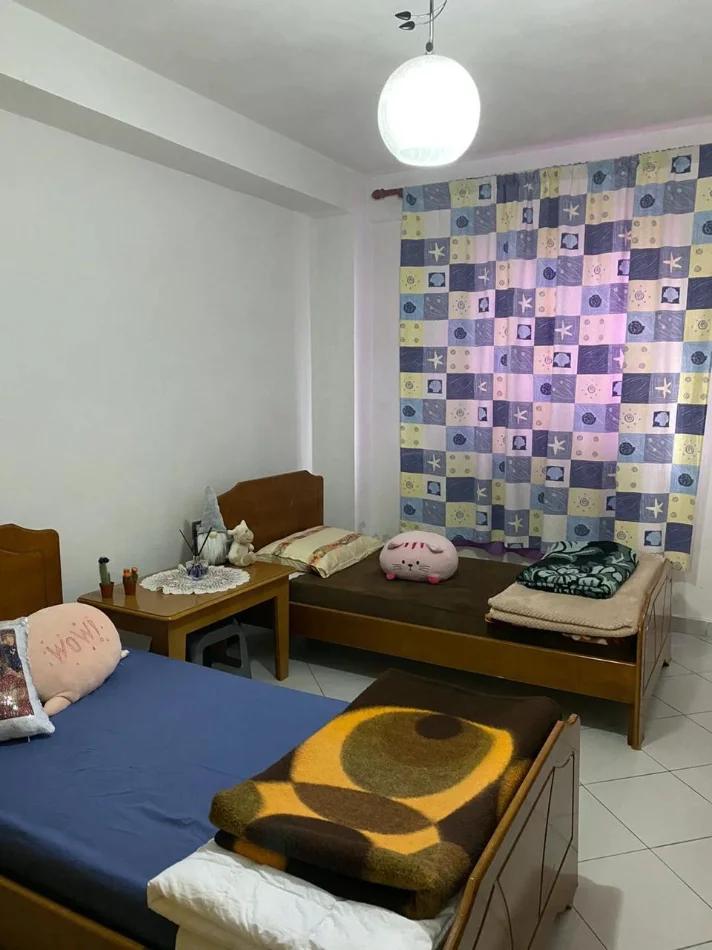 Tirane, jepet me qera apartament 1+1 Kati 1, 75 m² 300 € (JORDAN MISJA)