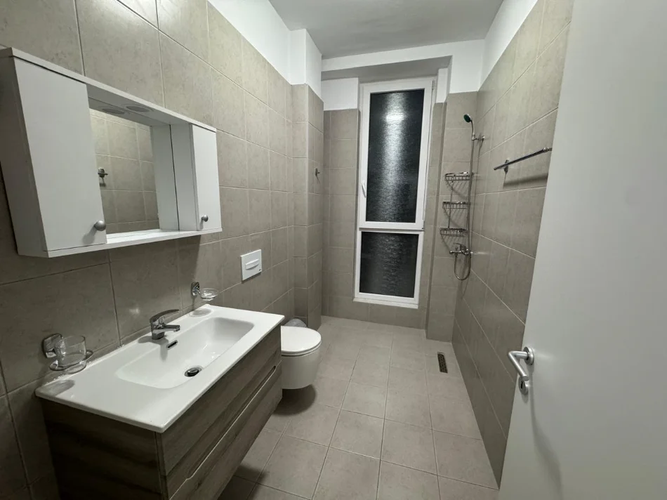 Tirane, jepet me qera apartament 2+1 Kati 3, 100 m² 800 € (REZIDENCA AVID)