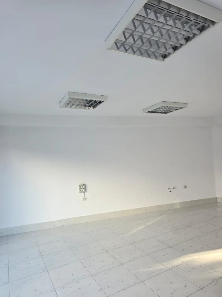 Tirane, jepet me qera dyqan Kati 0, 25 m² 420 € (Kodra e Diellit)