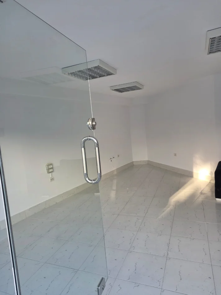 Tirane, jepet me qera dyqan Kati 0, 25 m² 420 € (Kodra e Diellit)