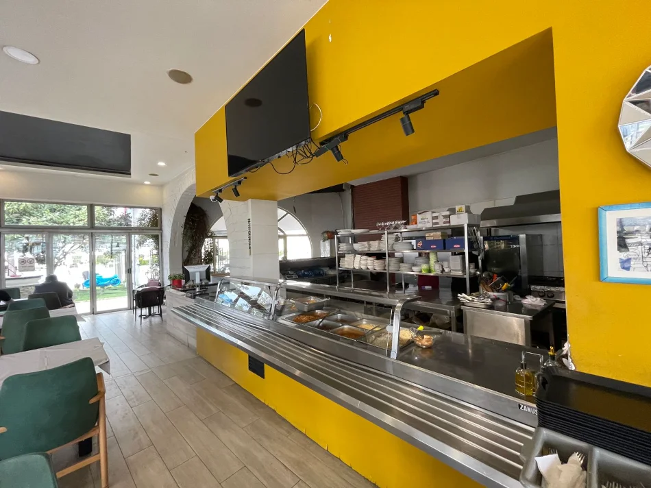 Tirane, jepet me qera bar-resorant , 300 m² 2.500 € 