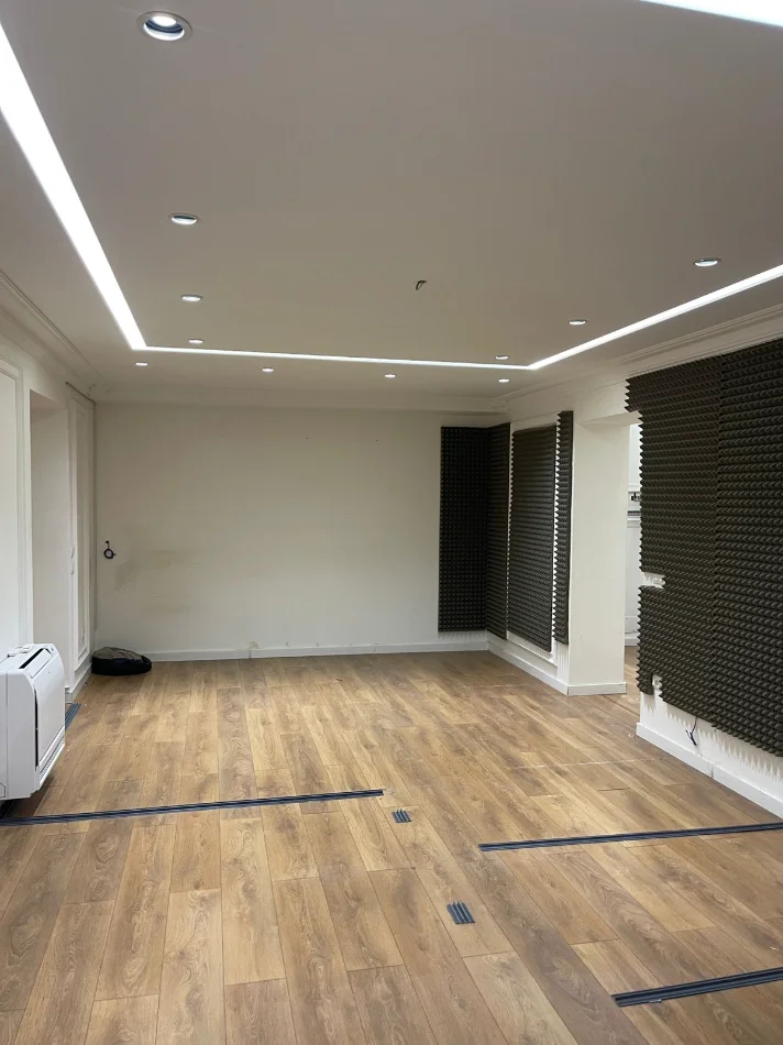 Tirane, jepet me qera ambjent biznesi Kati 1, 150 m² 1.200 € (Pranë Shkollës së Baletit)