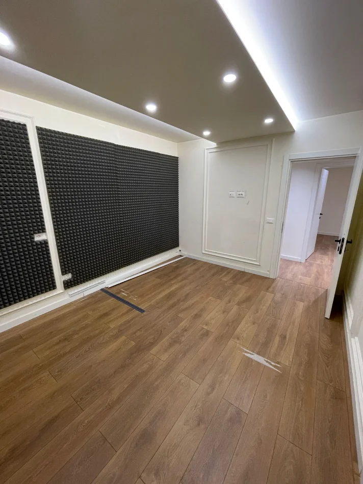 Tirane, jepet me qera ambjent biznesi Kati 1, 150 m² 1.200 € (Pranë Shkollës së Baletit)