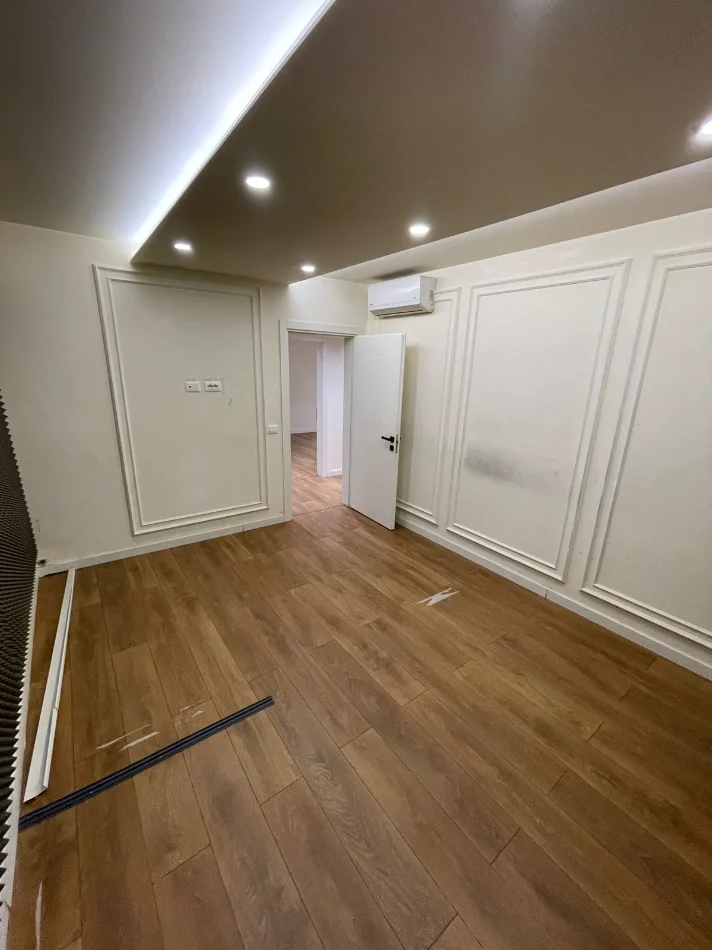 Tirane, jepet me qera ambjent biznesi Kati 1, 150 m² 1.200 € (Pranë Shkollës së Baletit)