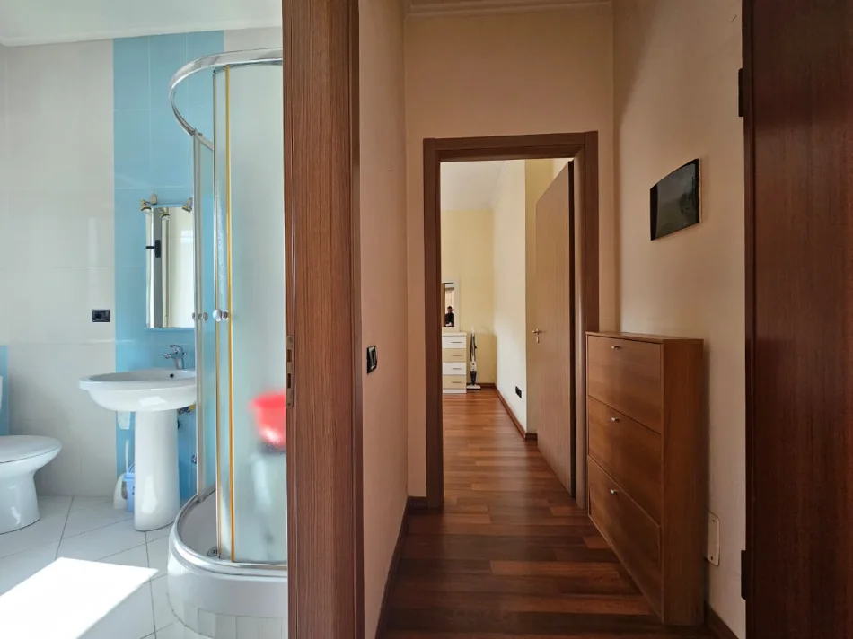 Tirane, jepet me qera apartament 1+1 Kati 10, 65 m² 600 € 