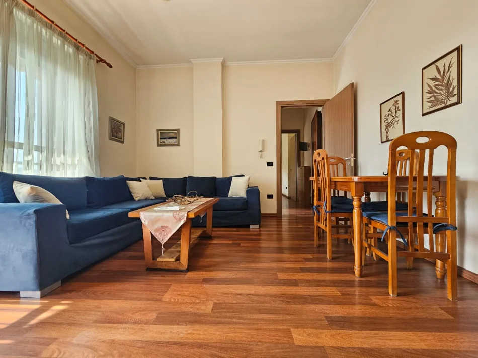 Tirane, jepet me qera apartament 1+1 Kati 10, 65 m² 600 € 