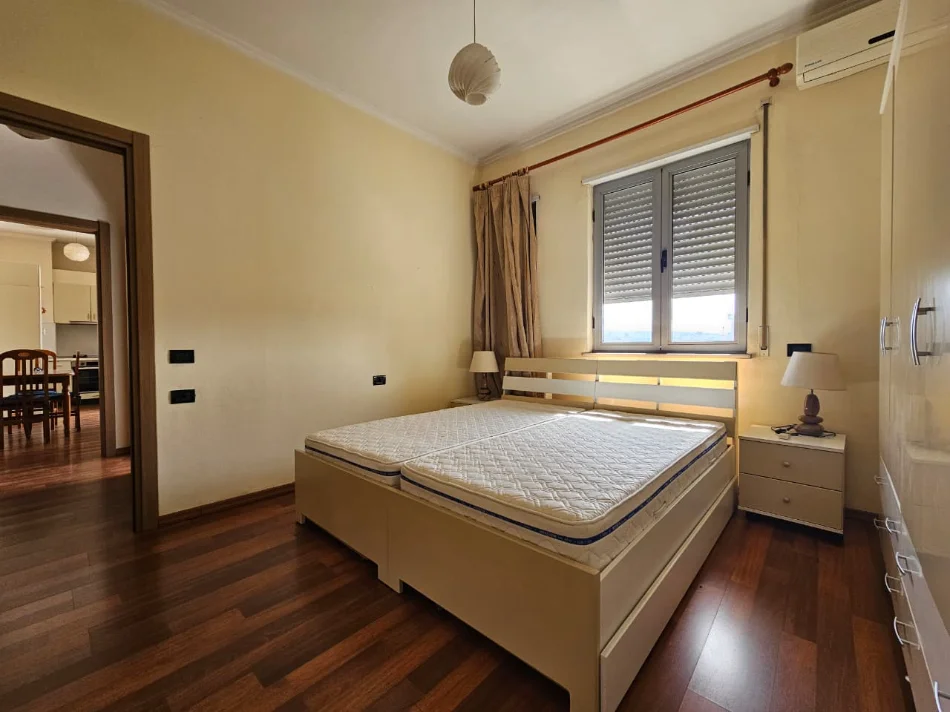 Tirane, jepet me qera apartament 1+1 Kati 10, 65 m² 600 € 